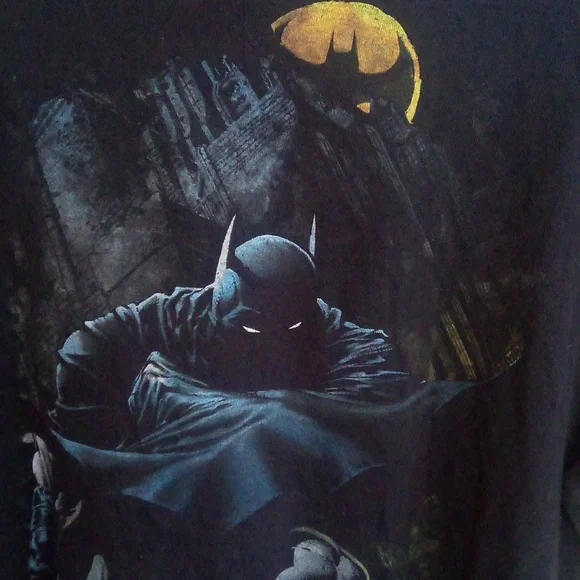 DC Comics Batman T-Shirt, 2XL.            (2 for $15) - Picture 3 of 5